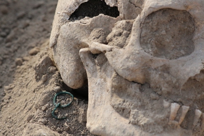 Van Kalesi Höyüğü'nde Urartu kadınlarına ait mezarlar bulundu